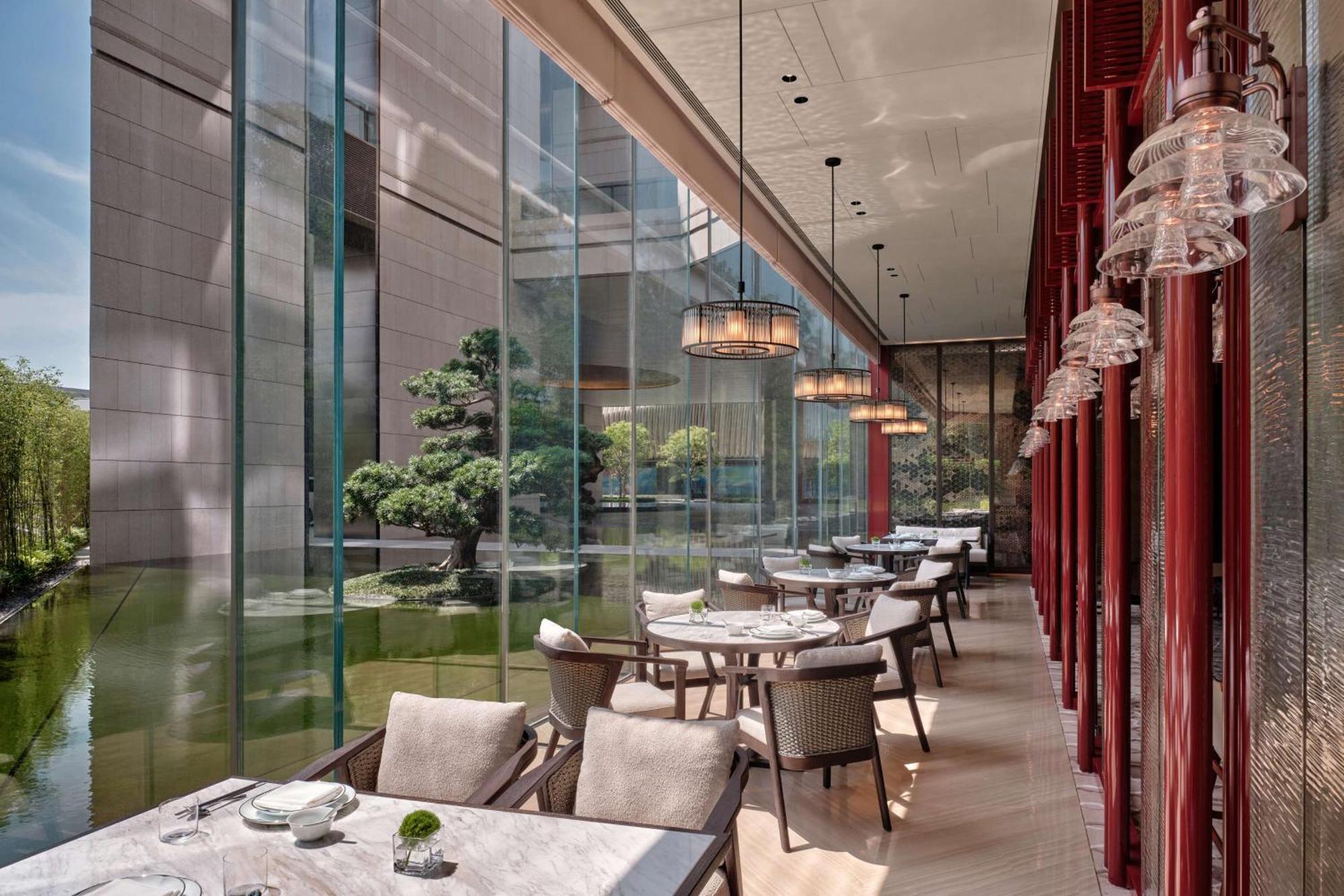 Conrad Shenzhen, The First Art Museum Hotel In Greater Bay Area With The Stunning Bay And Sunset View In The Hotel Terrace Exterior photo