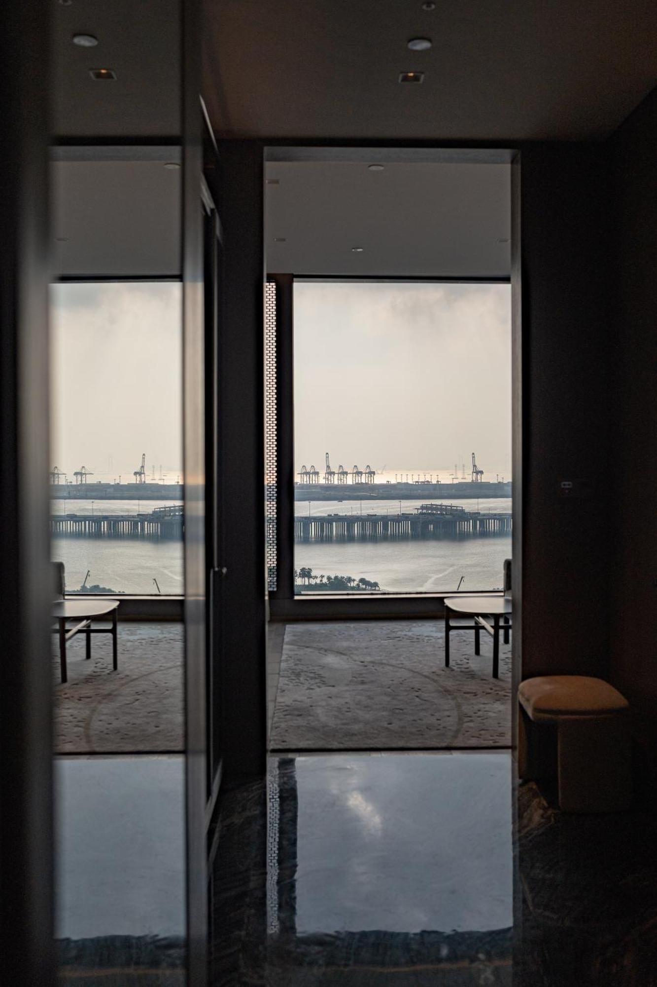 Conrad Shenzhen, The First Art Museum Hotel In Greater Bay Area With The Stunning Bay And Sunset View In The Hotel Terrace Exterior photo
